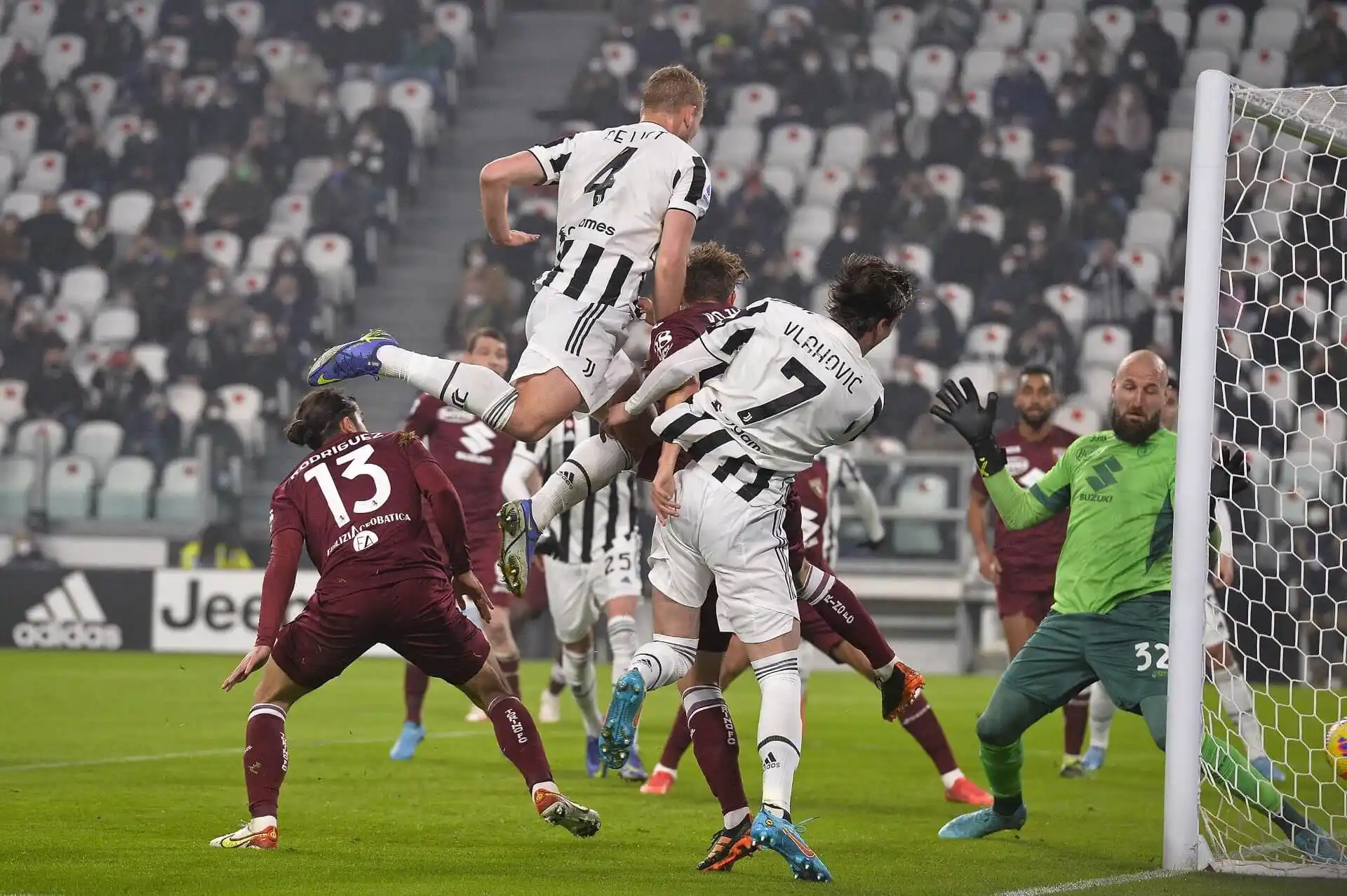 De Ligt stunning header for Juve