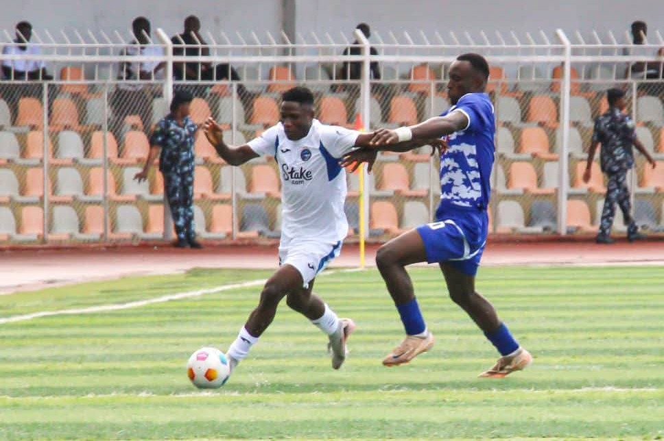 Bayelsa United vs Enyimba action at Samson Siasia Stadium~2