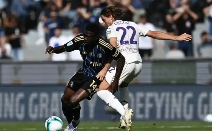 Ebenezer Akinsanmiro dominates midfield for Pisa against Fiorentina