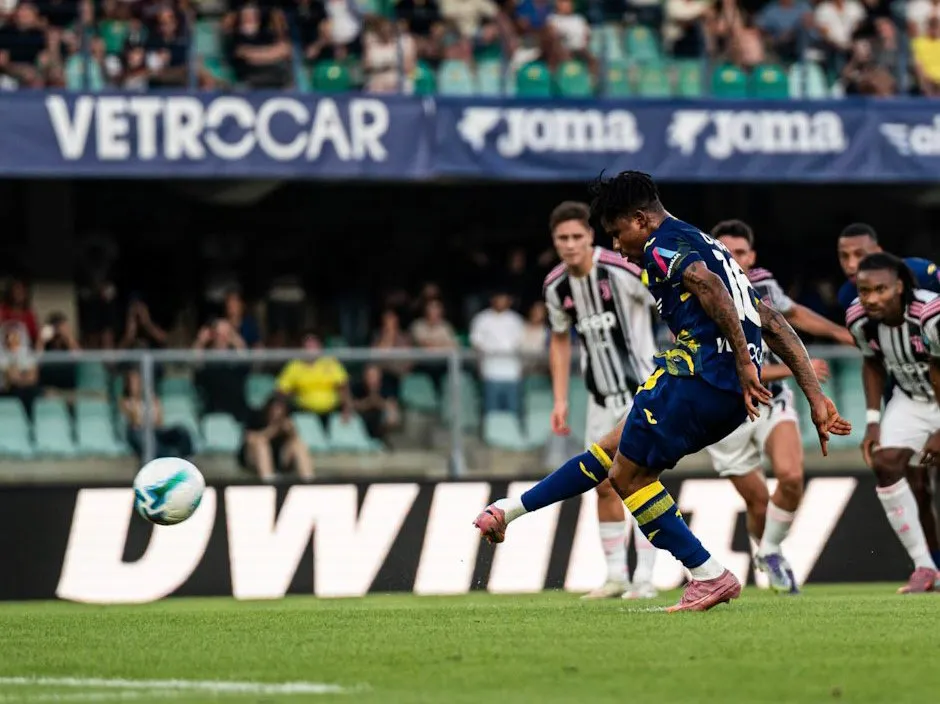 Gift Orban in Serie A action for Hellas Verona vs Juventus