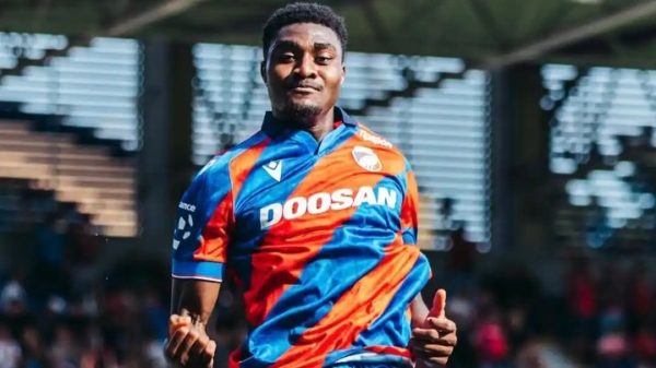 Rafiu Durosinmi celebrating his goal