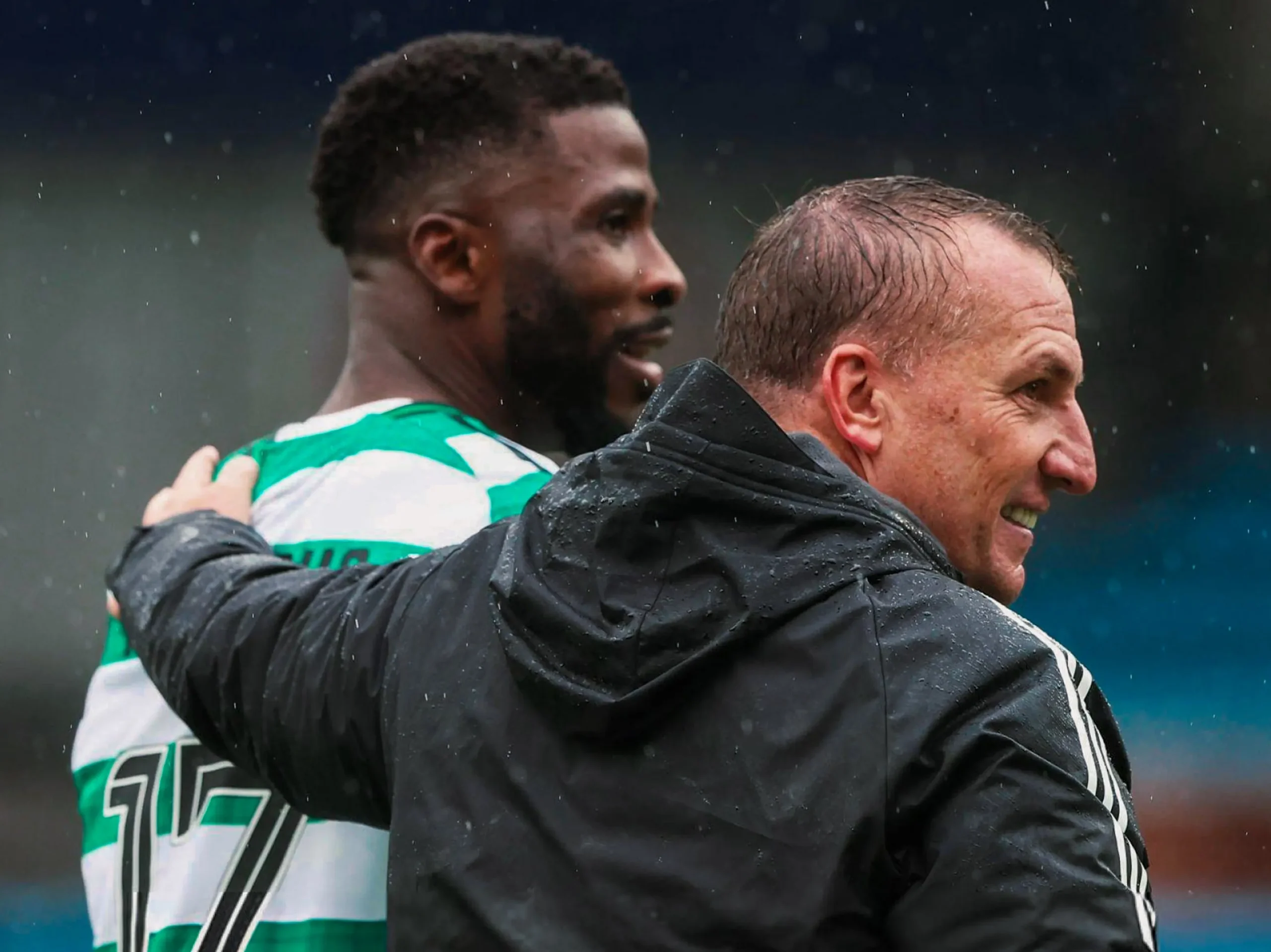 Brendan Rodgers giving instructions to Kelechi Iheanacho