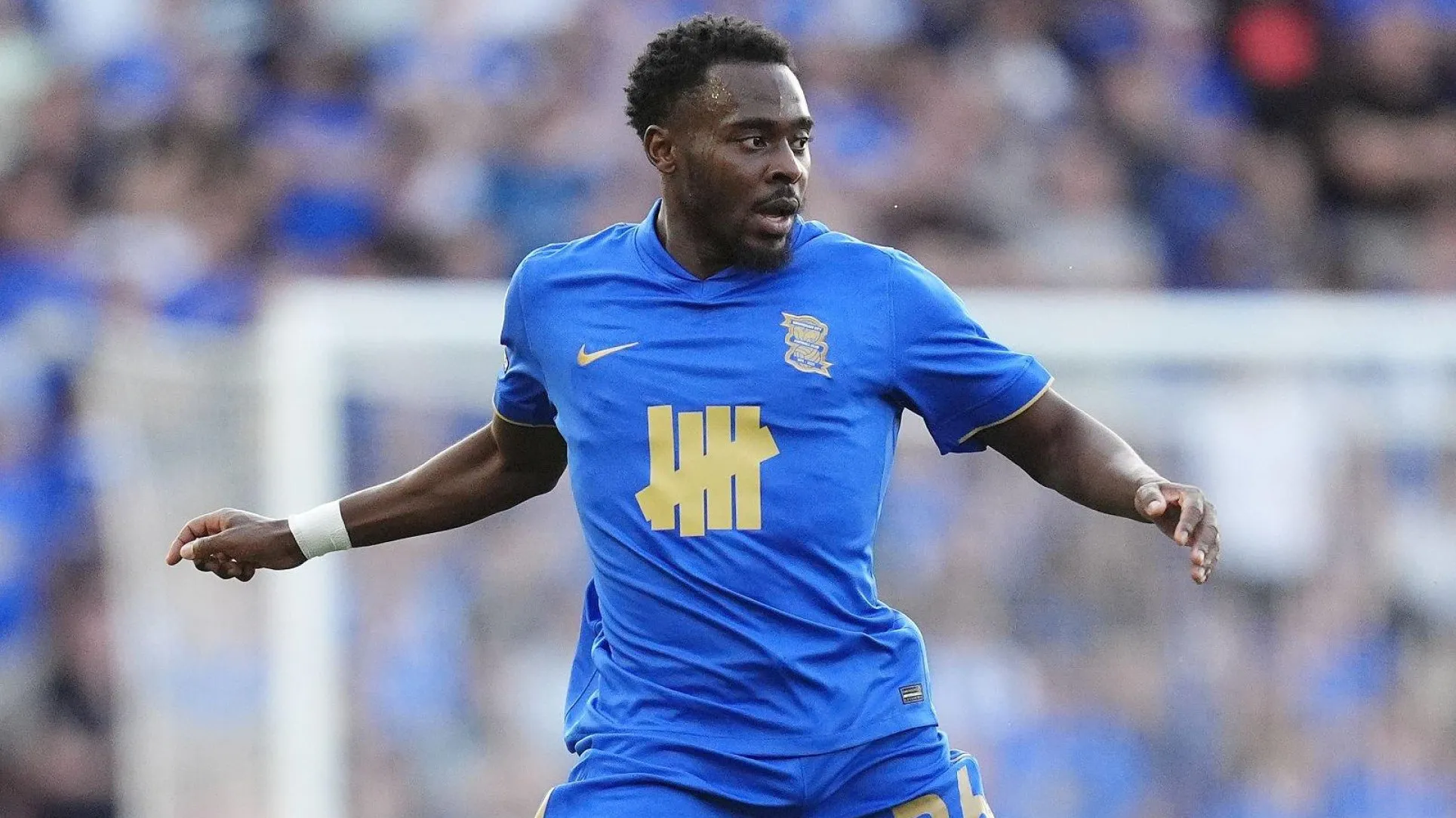 Bright Osayi-Samuel warming up for Birmingham City
