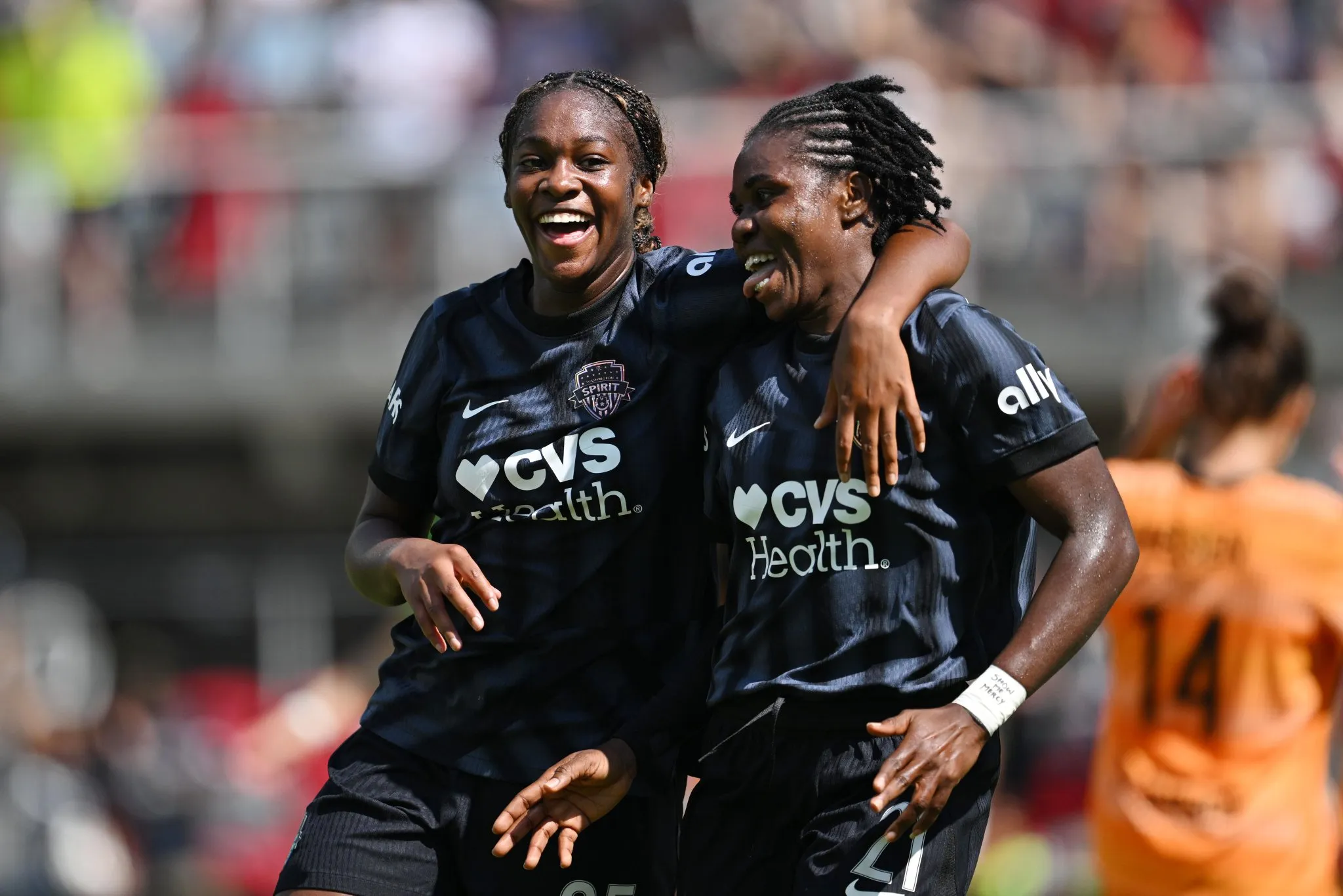 Gift Monday in action for Washington Spirit