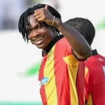 Onuche Ogbelu celebrating victory with Espérance teammates