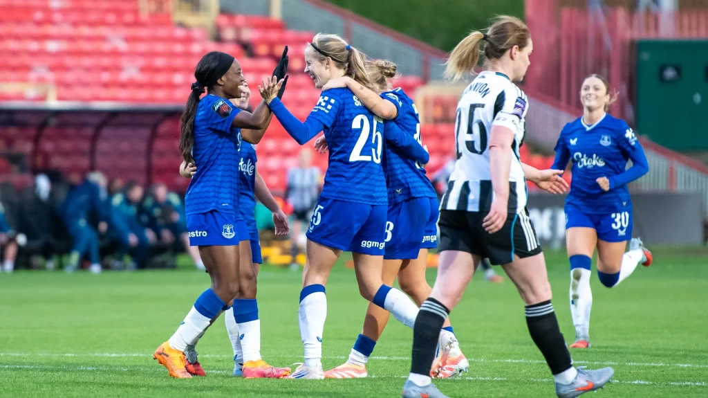 Toni Payne fires Everton to victory as Jennifer Echegini hits late winner for PSG